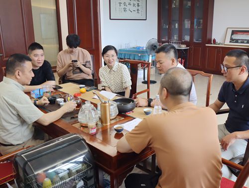 县经信局领导到金乡商会、金乡镇企业家协会走访调研