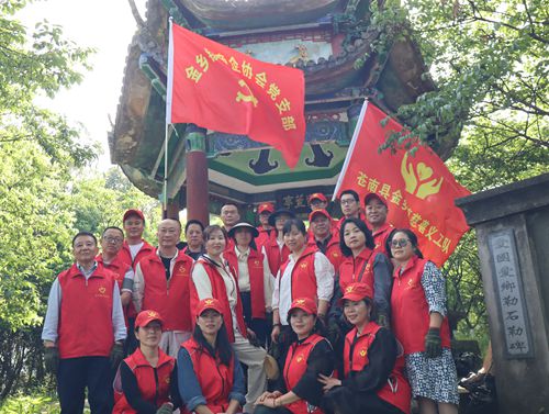 金乡镇商企协会党支部开展主题党日活动 爱家乡，美丽狮山