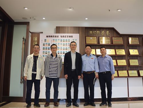 苍南县税务局副局长林纯东等一行走访金乡商会、金乡镇企业家协会