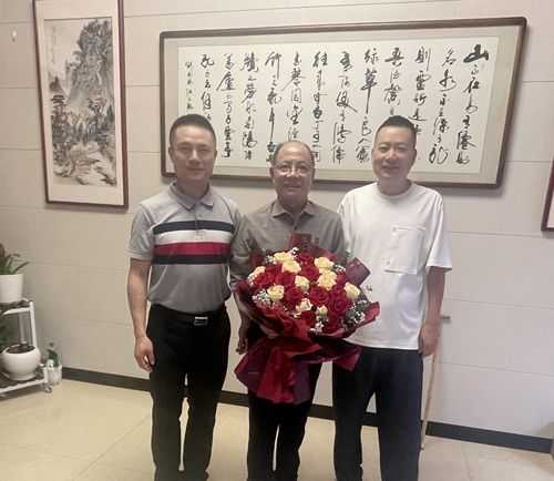 【关怀送暖】常务副镇长顾金国带队看望慰问永丰公司创始人陈逢友