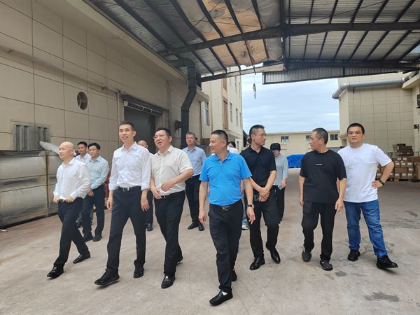 苍南县委书记张本锋走访调研金乡镇两家民营企业