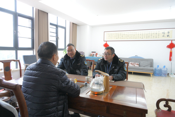 县疾控中心（县卫生监督所）党委委员金庆州一行走访金乡商会、金乡镇企业家协会