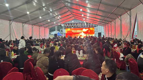 爱洒古城荷花畔·欢庆温暖中国年 | 金乡镇举办2025年元月湖里敬老慈善宴晚会