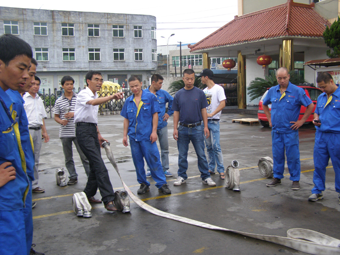 牢牢绷紧安全这根弦